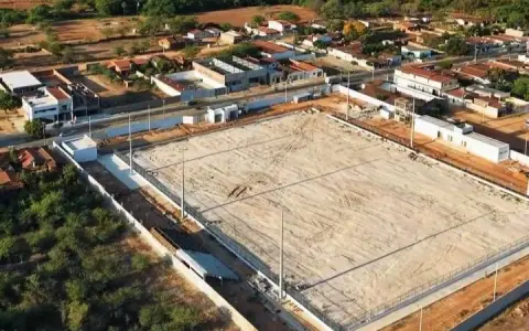 Prefeito Alexandre vistoria obras do novo Estádio Municipal de Serra Branca e destaca expectativa de entrega à população
