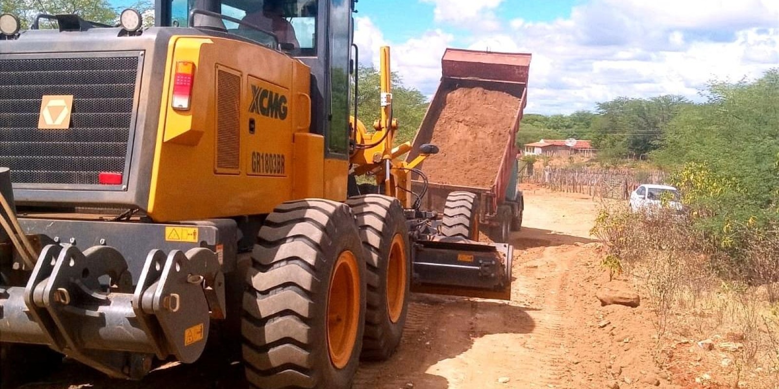 Prefeitura de Serra Branca inicia serviços de recuperação de estradas no Distrito de Sucuru 