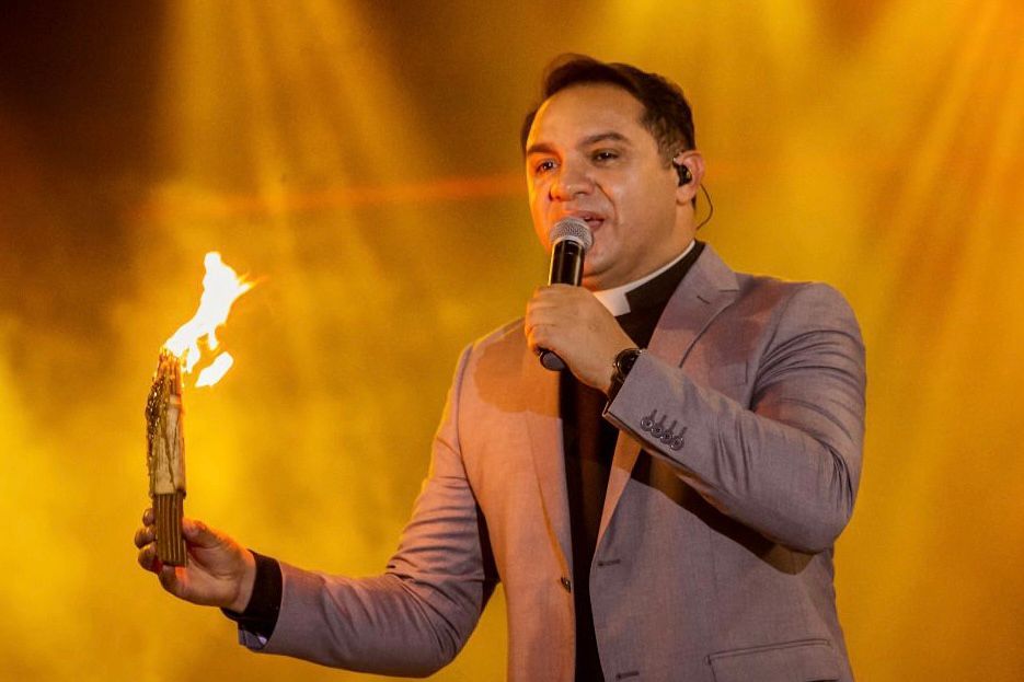 Serra Branca celebra 66 anos com show inédito do Padre Nilson Nunes