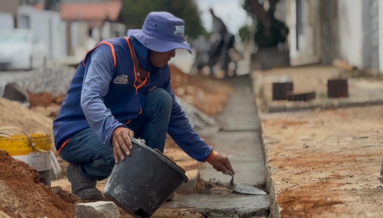 Prefeitura de Serra Branca executa obra de extensão da rede de esgoto na Rua Juarez Maracajá