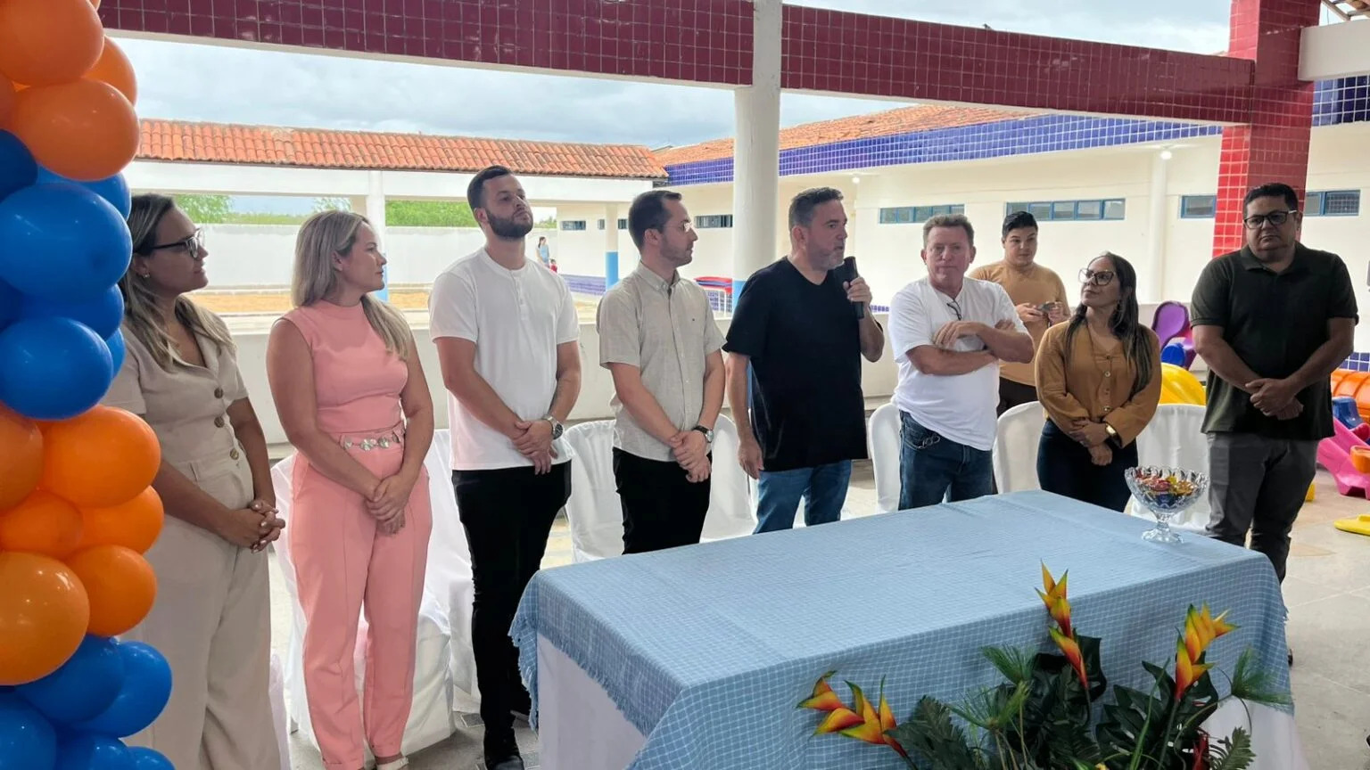 Prefeitura de Serra Branca realiza entrega de kits escolares, materiais esportivos e apresenta novo fardamento da rede municipal de ensino
