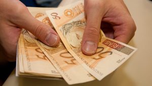 Pagamento-em-dinheiro-vivo-na-entrega-e-commerce-1